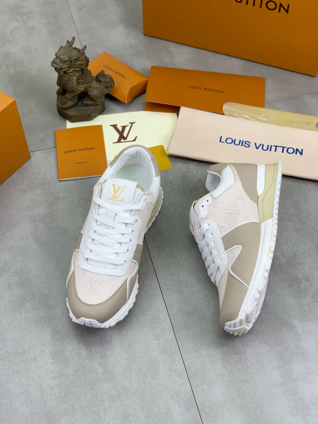 Men's men's shoes 💰P680 new style 💶[LOUIS VUITTON] (original order) new style 🍀LV Louis Vuitton * - top version of LV classic trendy shoes! Made of imported original cowhide and water-dyed cowhide lining. The latest original wear-resistant rubber combination outsole! High quality products! Multiple colors available, code number: 38-44 (45 46 customized)